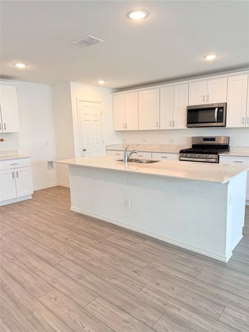 801 Shire Avenue, Haslet, TX 76052