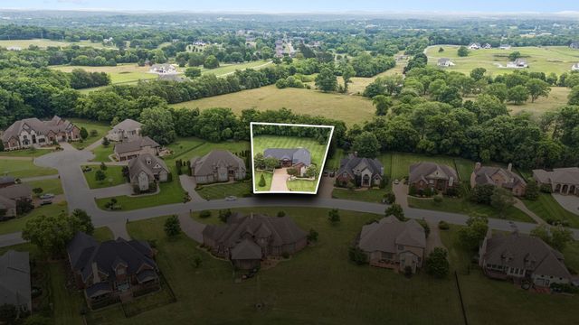 616 Ridgecrest Ln, Lebanon, TN 37087