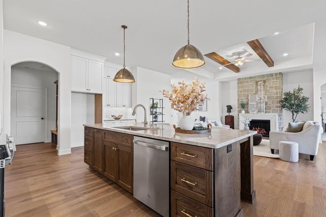 2805 GENESIS DR, Columbia, MO 65201