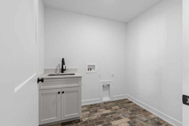 2805 GENESIS DR, Columbia, MO 65201