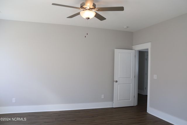 21 E Singing Avenue, Hampstead, NC 28443