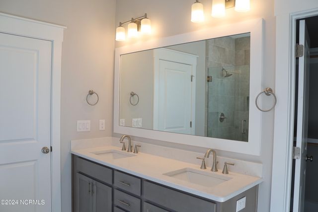 21 E Singing Avenue, Hampstead, NC 28443