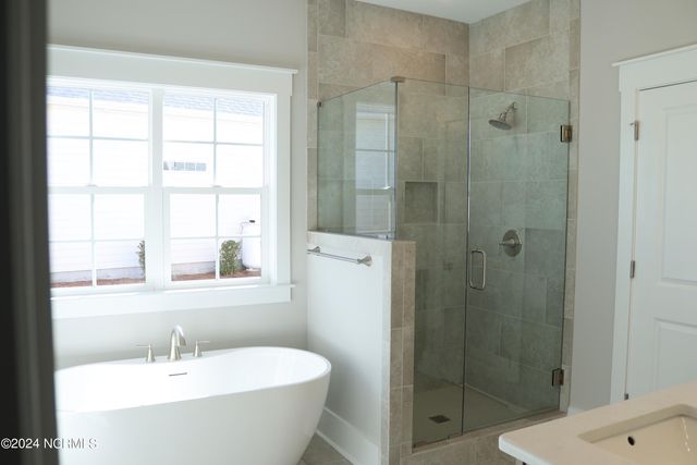 21 E Singing Avenue, Hampstead, NC 28443