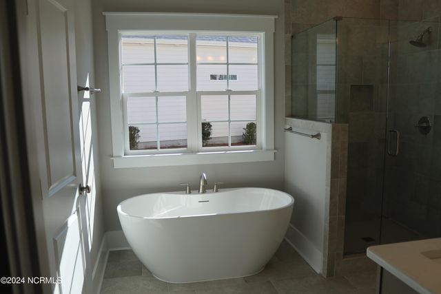 21 E Singing Avenue, Hampstead, NC 28443