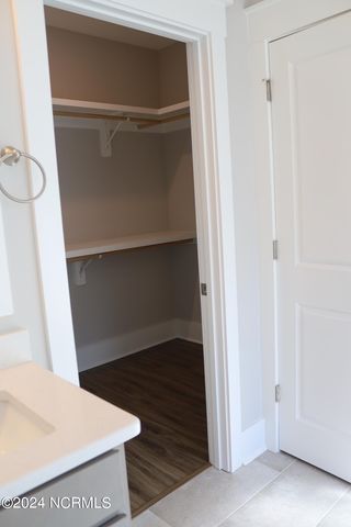 21 E Singing Avenue, Hampstead, NC 28443
