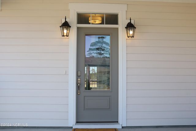 21 E Singing Avenue, Hampstead, NC 28443