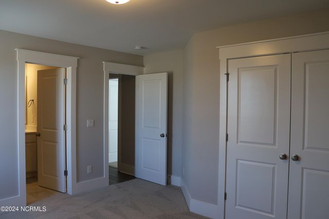 21 E Singing Avenue, Hampstead, NC 28443