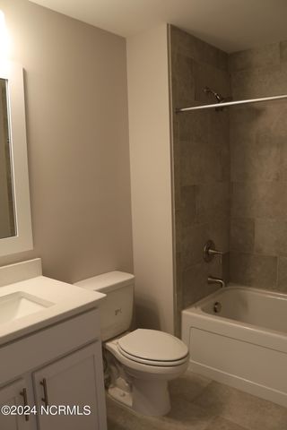 21 E Singing Avenue, Hampstead, NC 28443