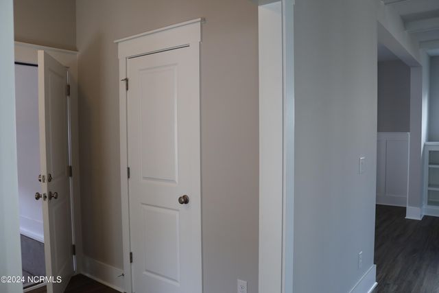 21 E Singing Avenue, Hampstead, NC 28443