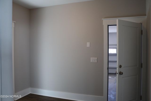 21 E Singing Avenue, Hampstead, NC 28443