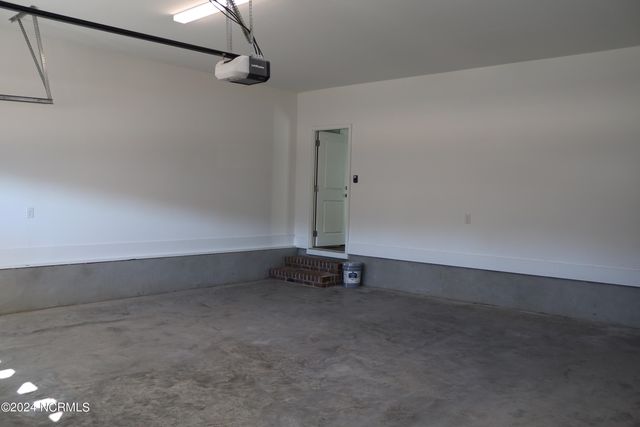 21 E Singing Avenue, Hampstead, NC 28443