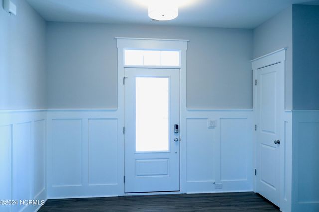 21 E Singing Avenue, Hampstead, NC 28443