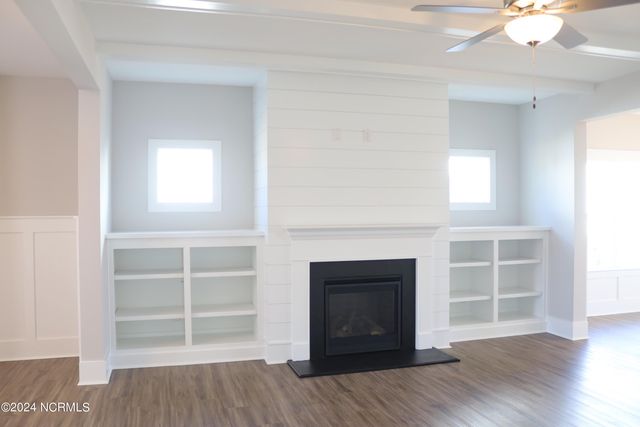 21 E Singing Avenue, Hampstead, NC 28443