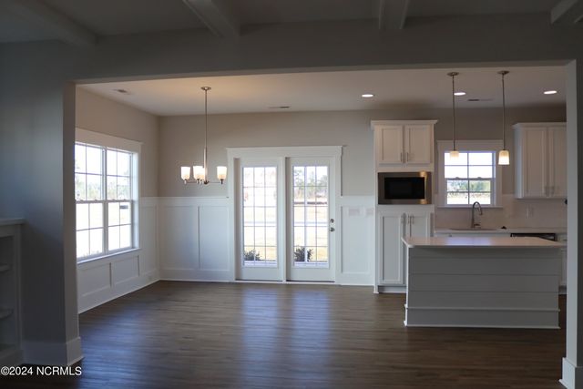 21 E Singing Avenue, Hampstead, NC 28443