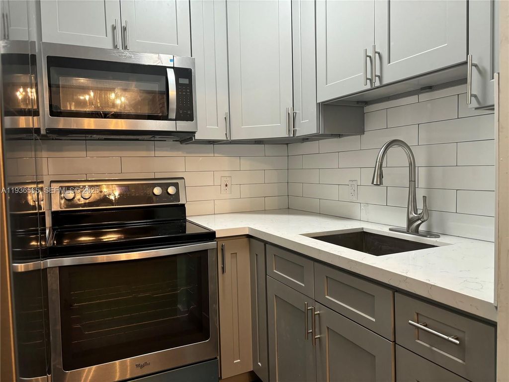 15240 NE 8th Ave B, Miami, FL 33162