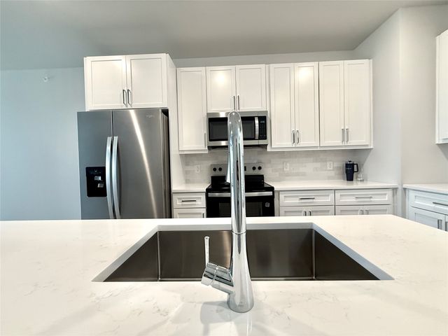 2219 Reserve Way Bldg 17-2219, Mansfield, TX 76063