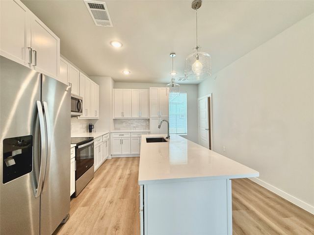 2219 Reserve Way Bldg 17-2219, Mansfield, TX 76063