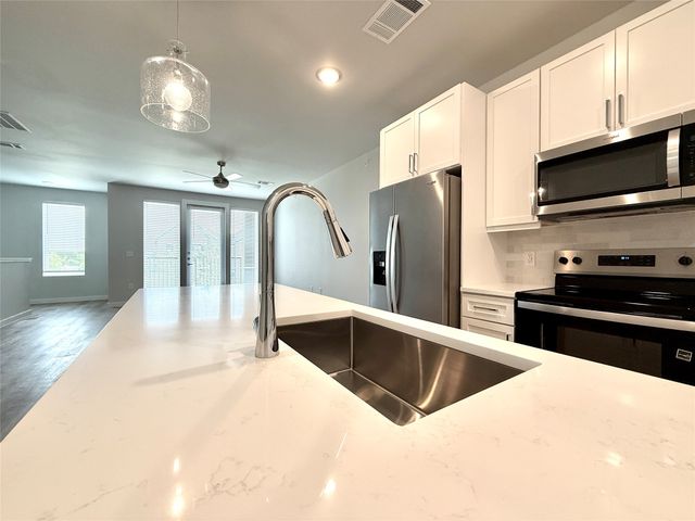 2219 Reserve Way Bldg 17-2219, Mansfield, TX 76063