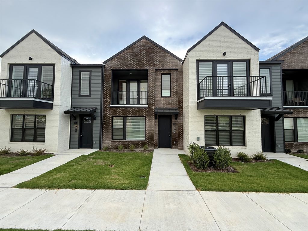 2219 Reserve Way Bldg 17-2219, Mansfield, TX 76063