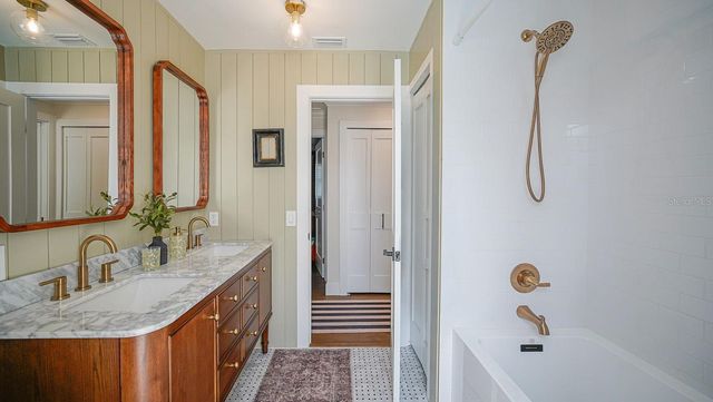5218 VENETIAN BOULEVARD NE, St Petersburg, FL 33703