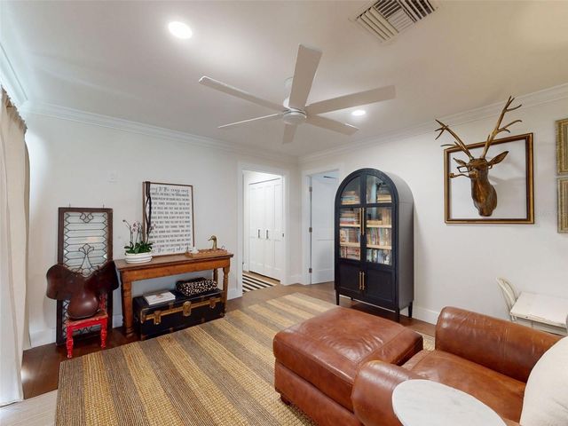 5218 VENETIAN BOULEVARD NE, St Petersburg, FL 33703