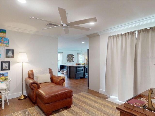 5218 VENETIAN BOULEVARD NE, St Petersburg, FL 33703