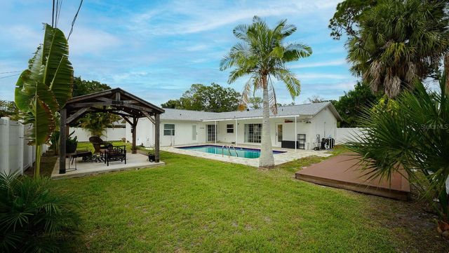 5218 VENETIAN BOULEVARD NE, St Petersburg, FL 33703
