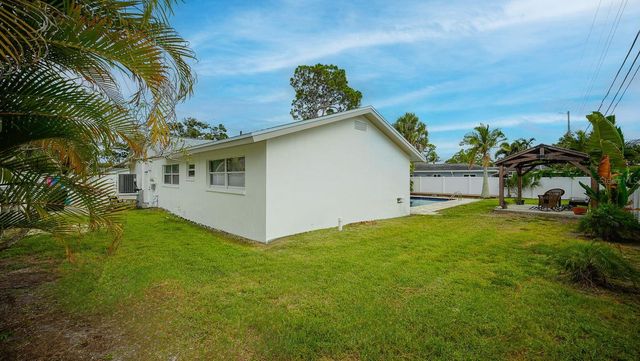 5218 VENETIAN BOULEVARD NE, St Petersburg, FL 33703