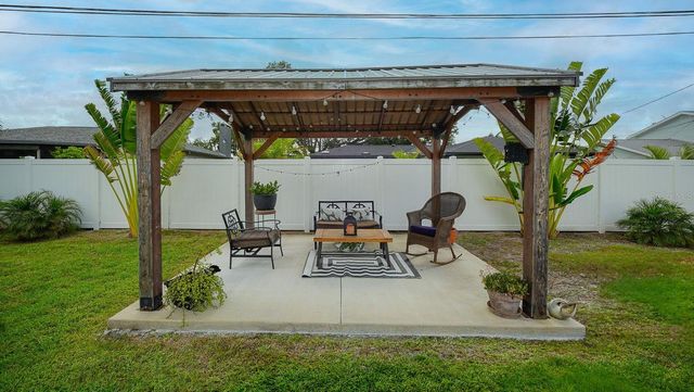 5218 VENETIAN BOULEVARD NE, St Petersburg, FL 33703