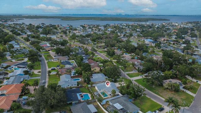 5218 VENETIAN BOULEVARD NE, St Petersburg, FL 33703