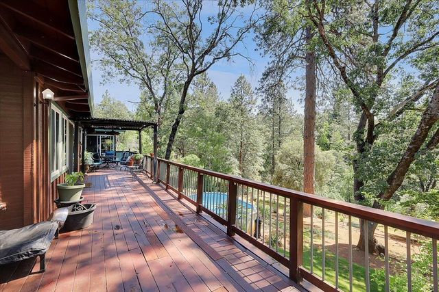 12015 Alta Sierra Dr, Grass Valley, CA 95949