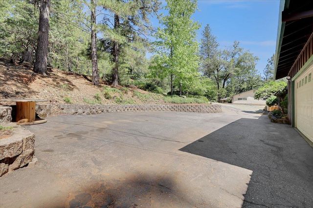 12015 Alta Sierra Dr, Grass Valley, CA 95949