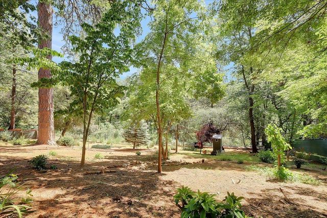 12015 Alta Sierra Dr, Grass Valley, CA 95949