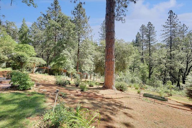 12015 Alta Sierra Dr, Grass Valley, CA 95949