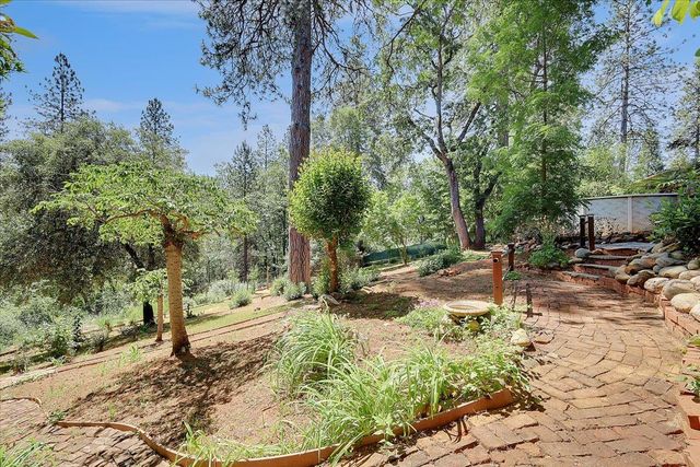 12015 Alta Sierra Dr, Grass Valley, CA 95949