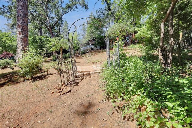 12015 Alta Sierra Dr, Grass Valley, CA 95949