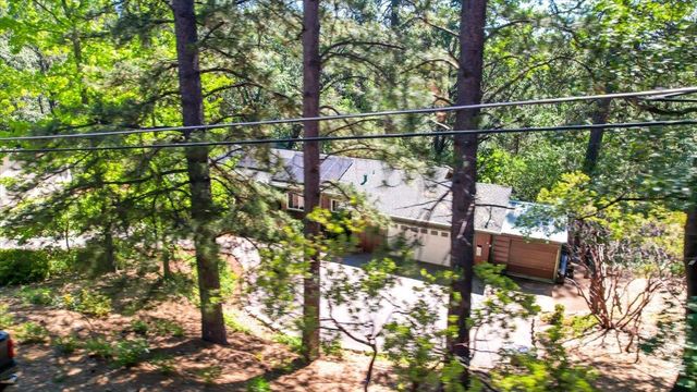 12015 Alta Sierra Dr, Grass Valley, CA 95949