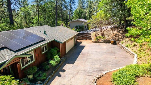 12015 Alta Sierra Dr, Grass Valley, CA 95949