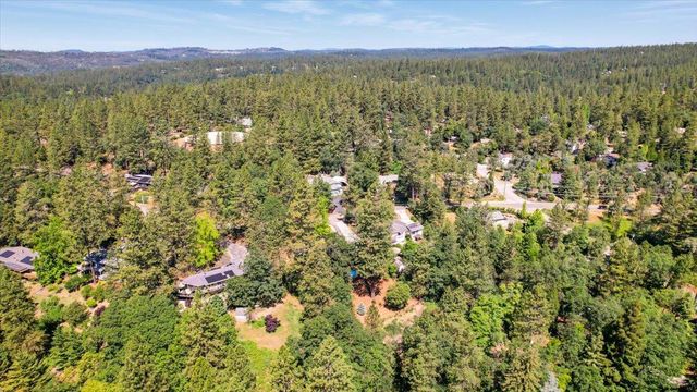 12015 Alta Sierra Dr, Grass Valley, CA 95949