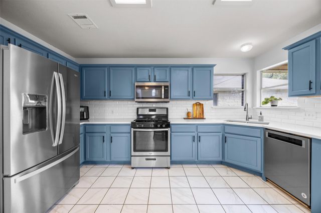 4604 Hoffman DR, Austin, TX 78749