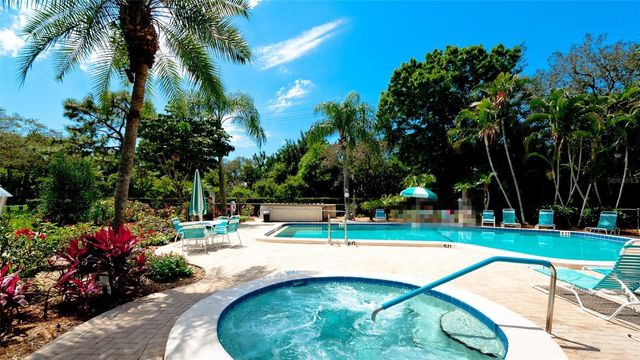 542 542 LAKESIDE DRIVE 542, Bradenton, FL 34210