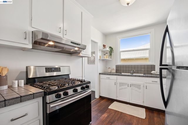 3039 Kansas St, Oakland, CA 94602