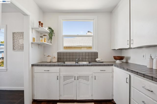 3039 Kansas St, Oakland, CA 94602