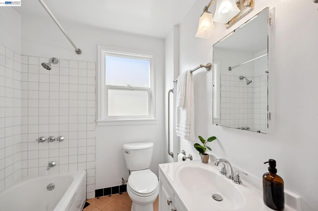 3039 Kansas St, Oakland, CA 94602