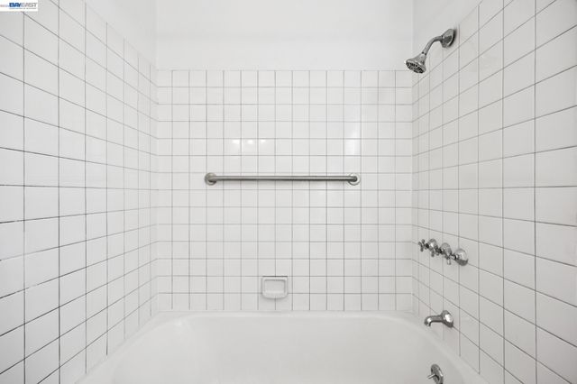 3039 Kansas St, Oakland, CA 94602