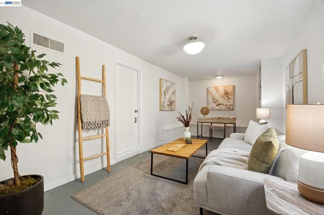 3039 Kansas St, Oakland, CA 94602