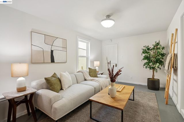 3039 Kansas St, Oakland, CA 94602