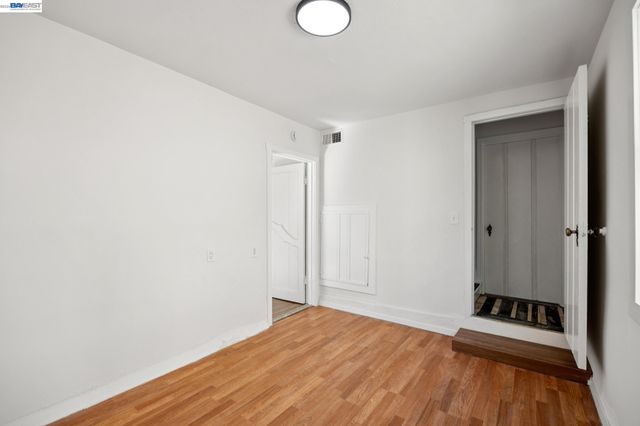 3039 Kansas St, Oakland, CA 94602