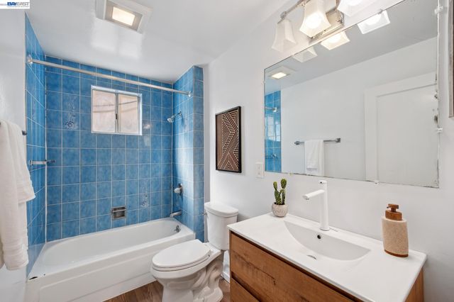 3039 Kansas St, Oakland, CA 94602