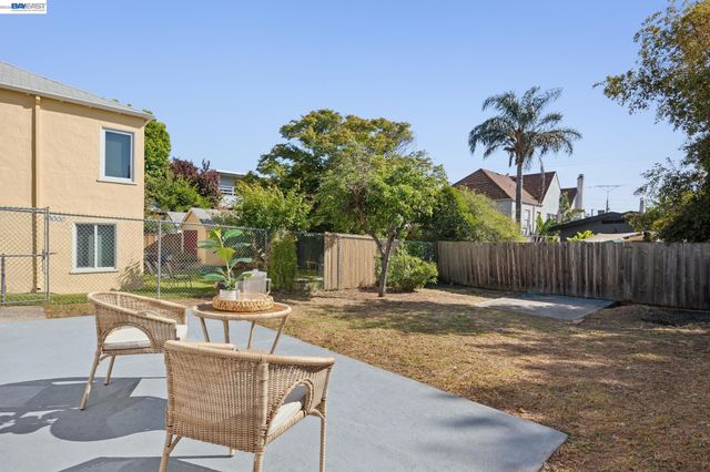 3039 Kansas St, Oakland, CA 94602